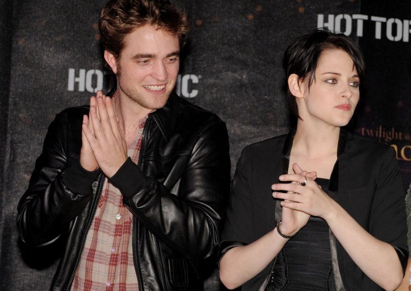 Rob i Kristen su u vezi!