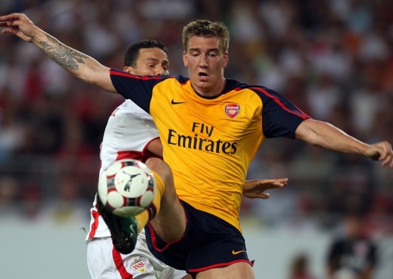 Bendtner: Želim igrati ili napuštam Arsenal