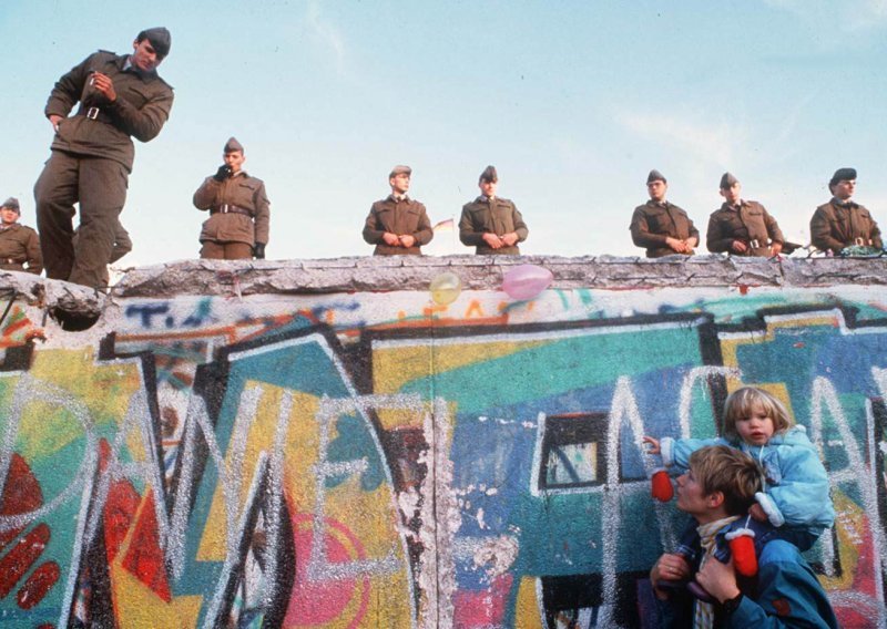 Većina Rusa ne zna tko je izgradio Berlinski zid