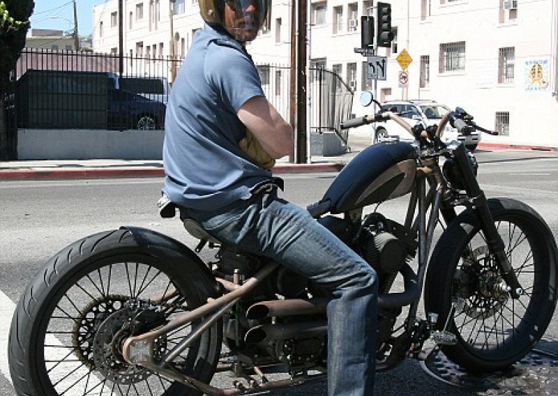 Brad Pitt traži novi motor nakon nesreće u Los Angelesu
