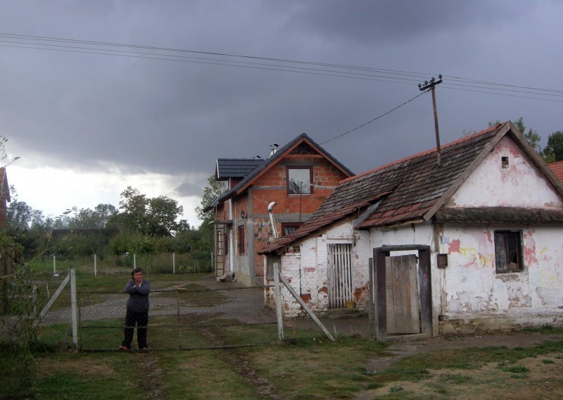 Otac bludničio nad maloljetnim sinovima i kćeri