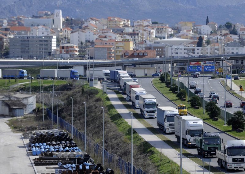 Prijevoznici više neće plaćati carinski parking