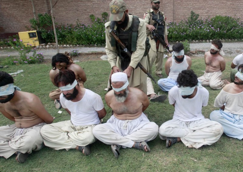 U Pakistanu 500 pobunjenika predalo oružje
