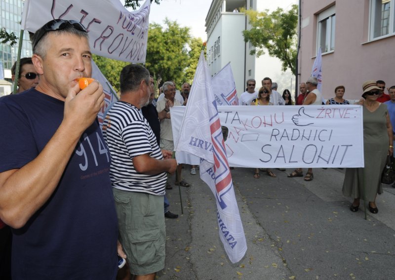 Radnici blokiraju ulaz stečajnom upravitelju