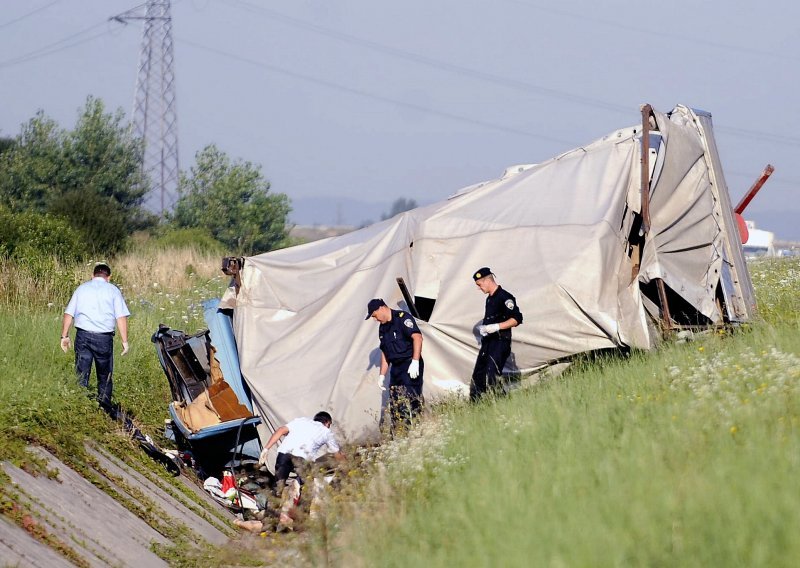 Policajac poginuo u izguranom kamionu