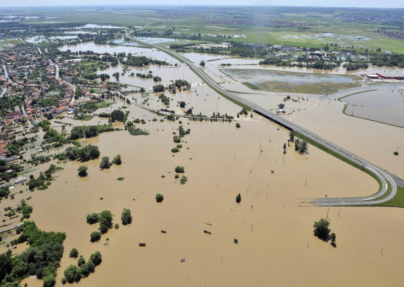 Tisuće Mađara u bijegu od poplava