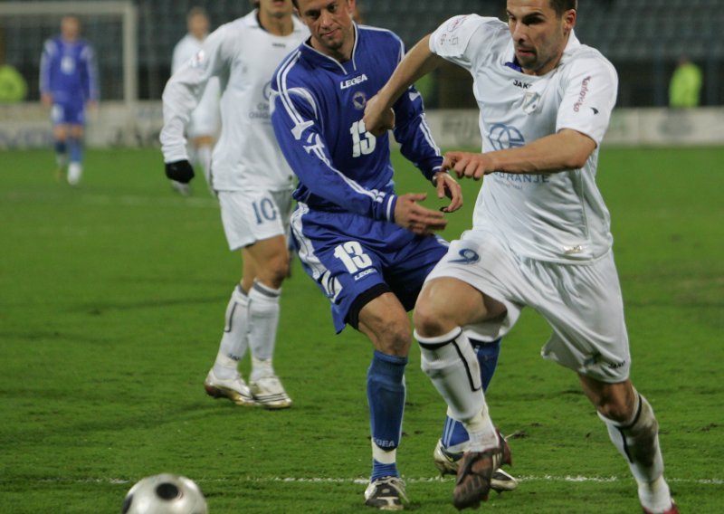 Poraz Rijeke, Armada se potukla međusobno