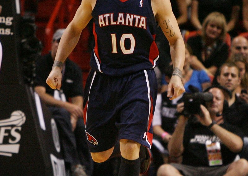 Mike Bibby i dalje u Atlanta Hawksima