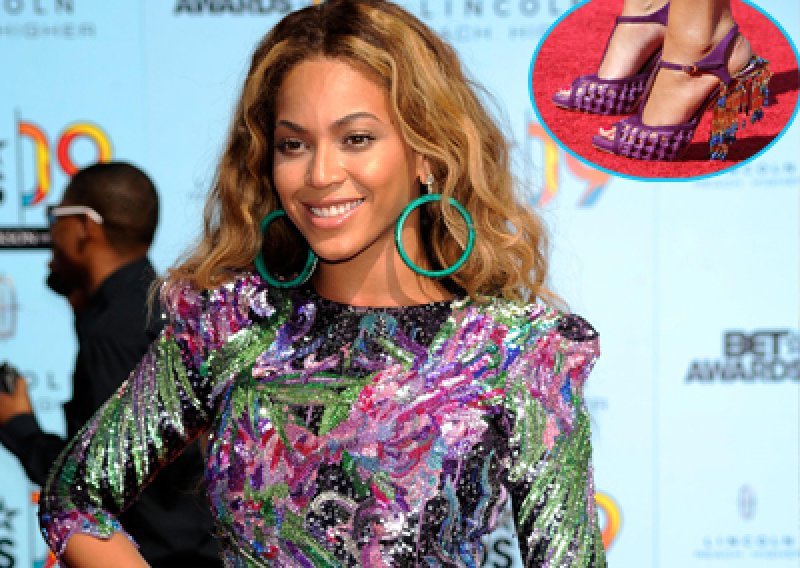 Beyonce pobrkala štiklice i naušnice