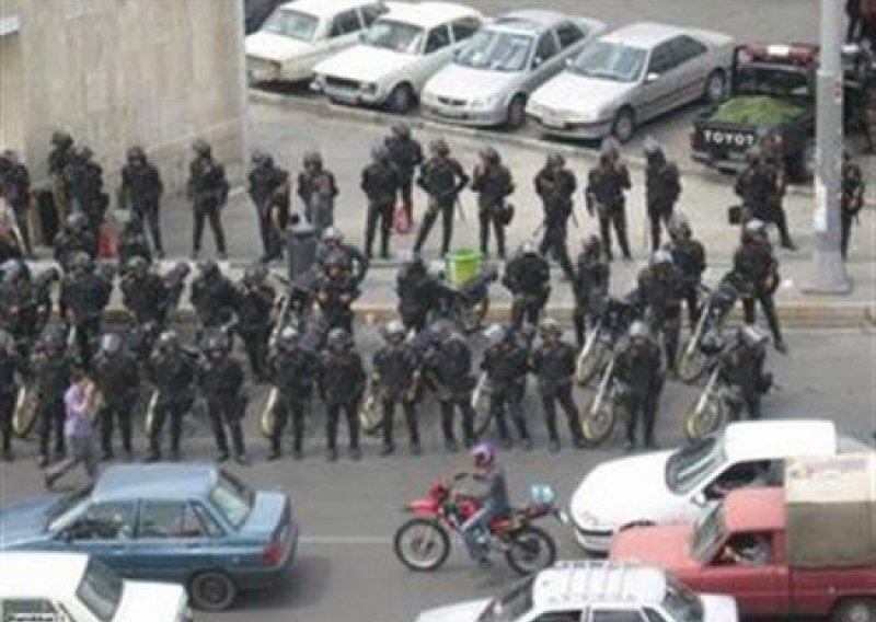 Čuvari revolucije i policija opkolili sveučilište