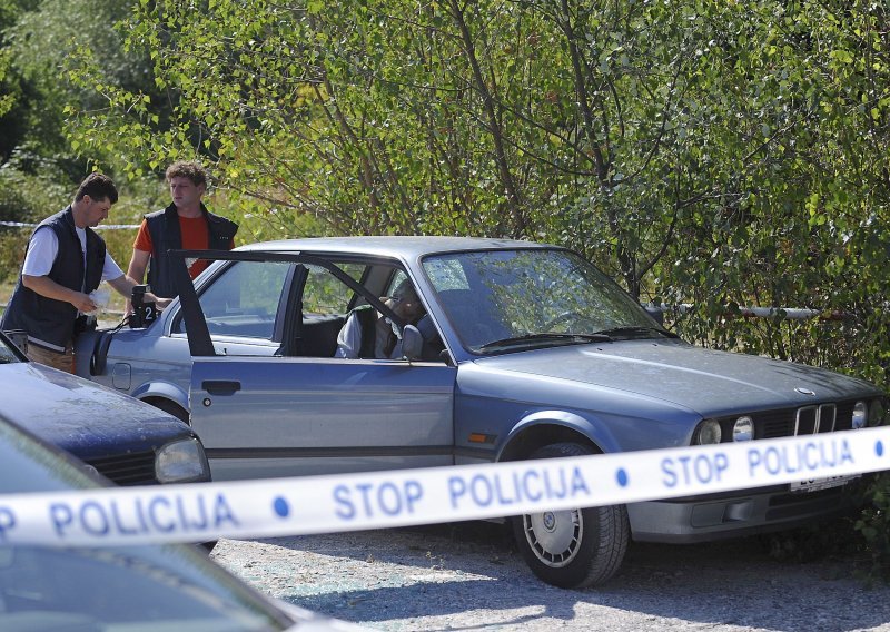 Mrtav muškarac pronađen u automobilu