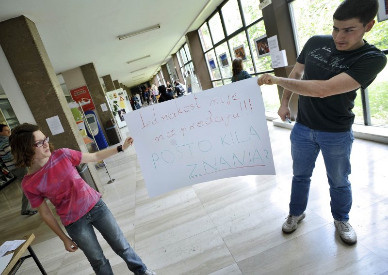Studenti nastavljaju prosvjed unatoč sankcijama