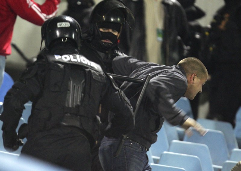 Uefa istražuje incident navijača Dinama