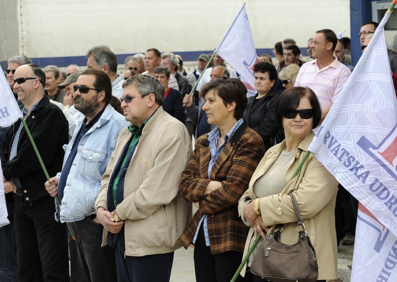 Prvosvibanjski prosvjed pred vranjičkim Salonitom