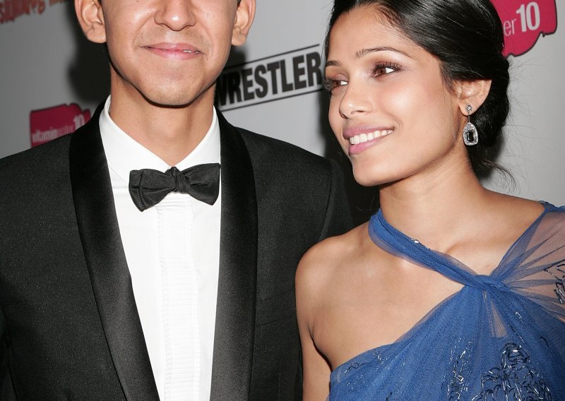 Freida Pinto i Dev Patel filmsku vezu prenijeli u stvarnost