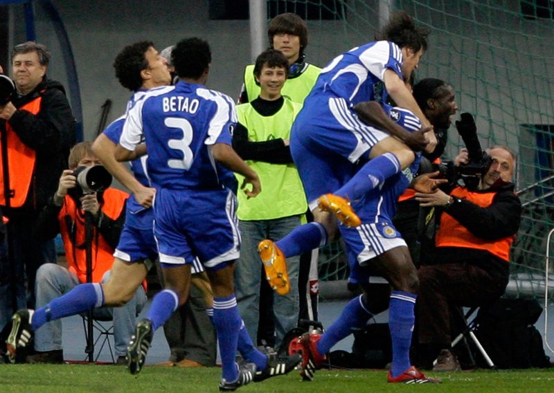 Gol Vukojevića, Dinamo lako u polufinale