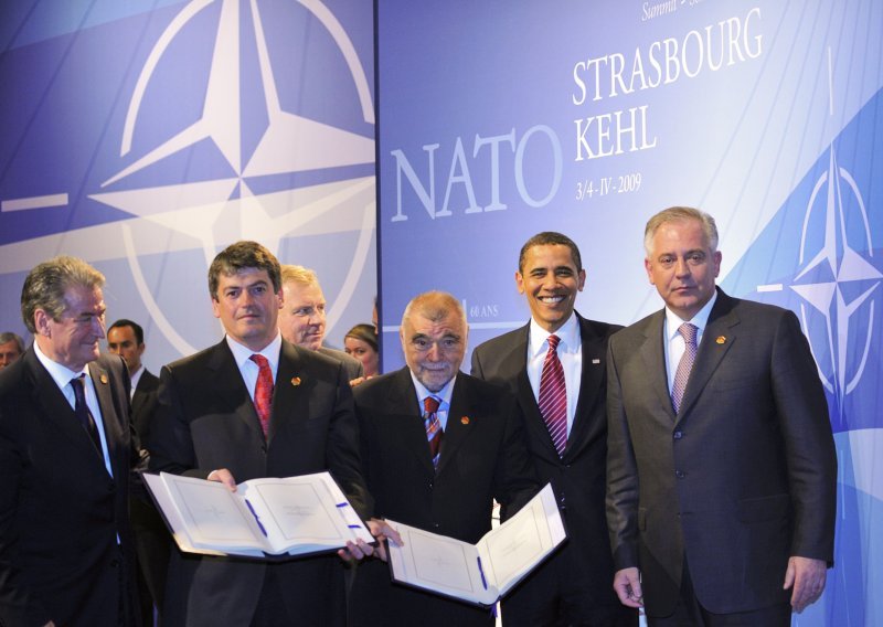 Supek čestitao Hrvatskoj ulazak u NATO