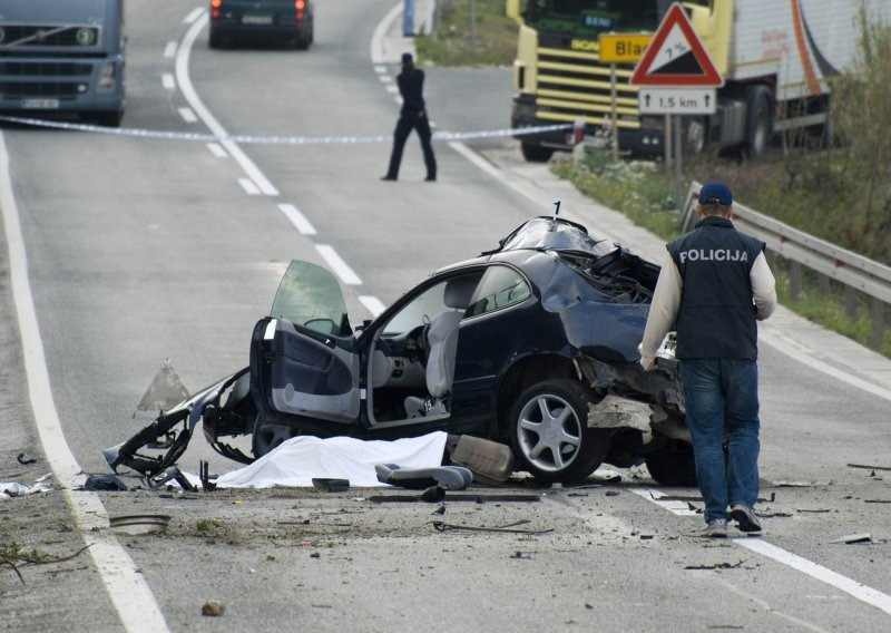 Dvoje poginuli u sudaru kod Metkovića