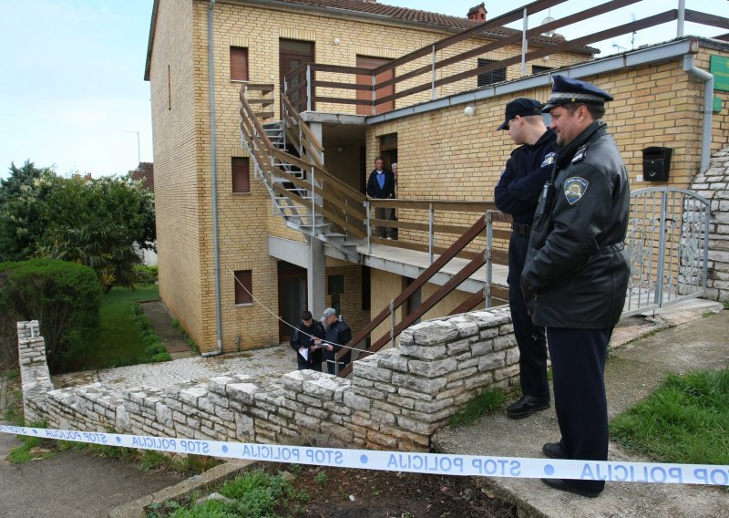 Bolesni muškarac pao sa zida i preminuo