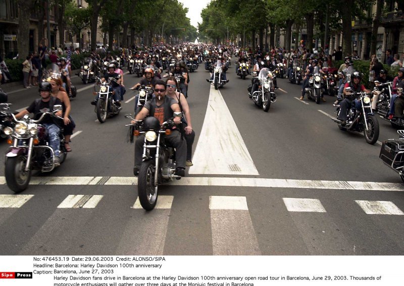 Nasilni motociklisti siju strah u Ateni