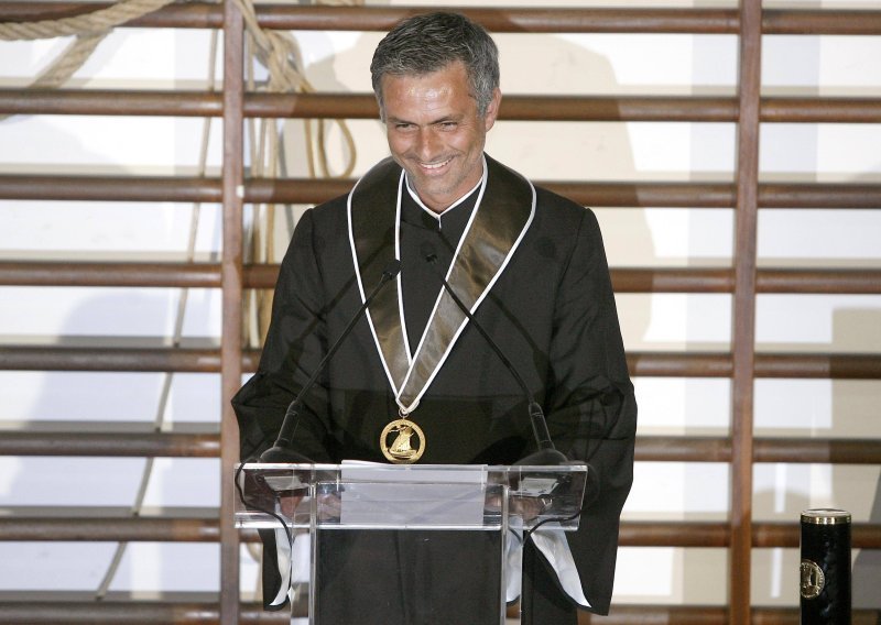 Mourinho nakon 20 godina stekao počasni doktorat