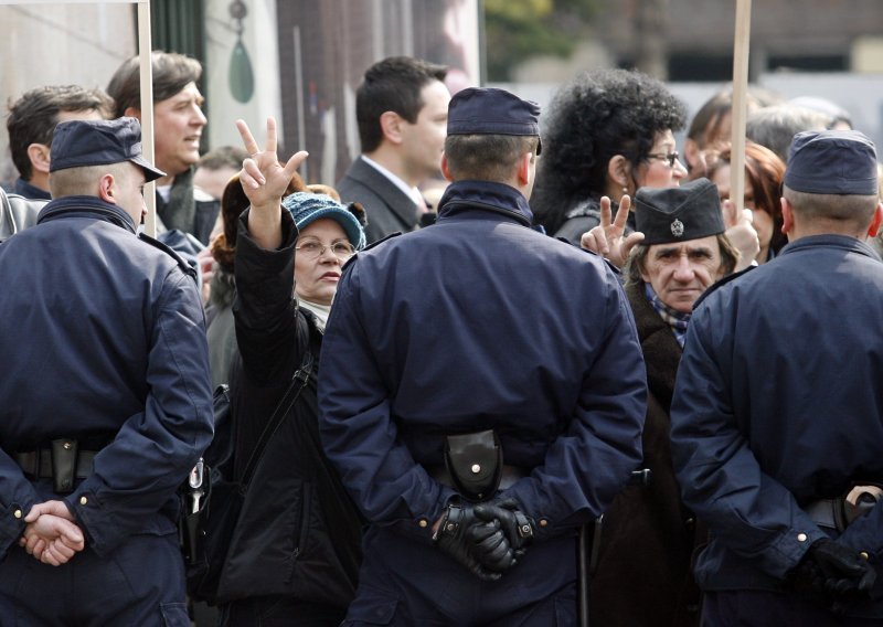 Sanadera u Beogradu dočekali prosvjednici