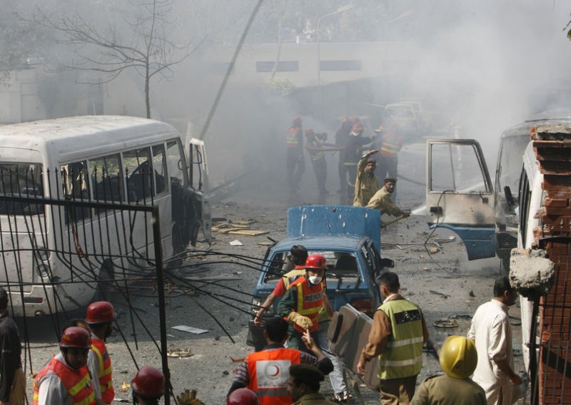 U bombaškom napadu poginulo 14 osoba