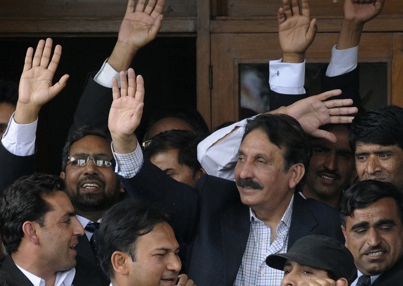 Pakistanska vlada pristala vratiti suca na položaj
