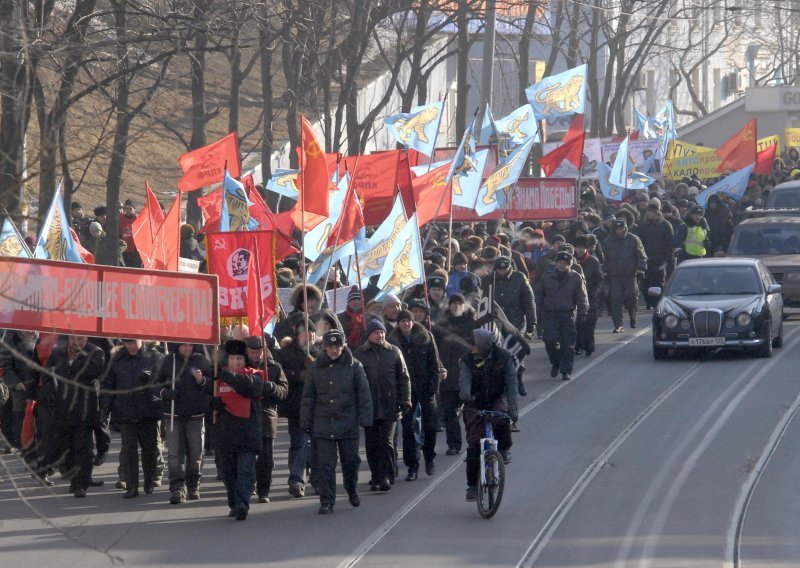 Tisuće ljudi prosvjedovalo širom Rusije