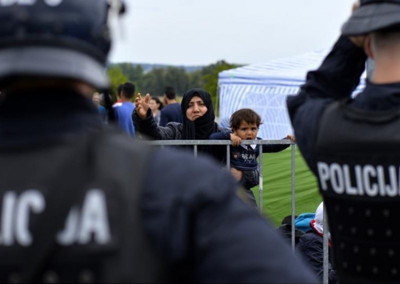 Slovenija podiže panelnu ogradu na Bregani i Macelju