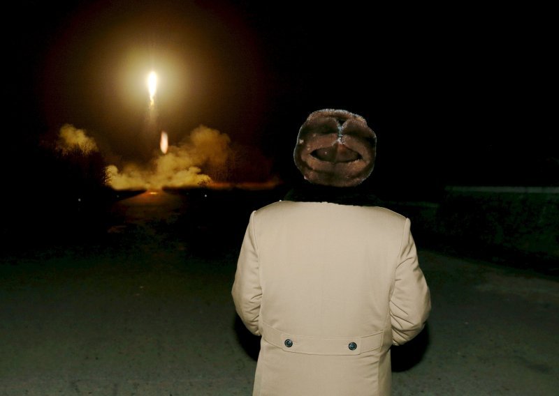 [VIDEO] Pogledajte lansiranje rakete kojim je Kim proslavio rođenje trećeg djeteta