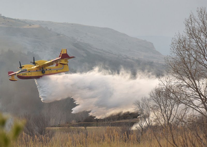 Zadarski vatrogasci cijeli dan na nogama zbog požara