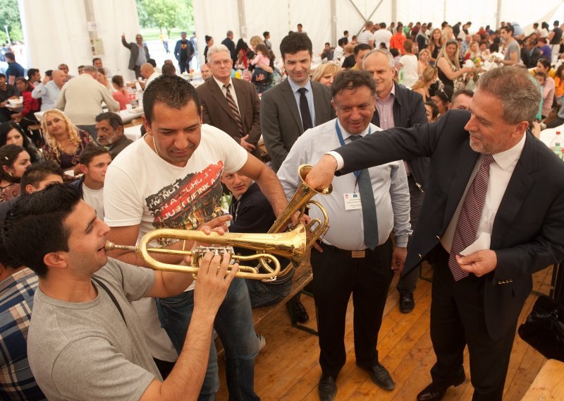 Bandić preko manjinaca stisnuo desne stranke