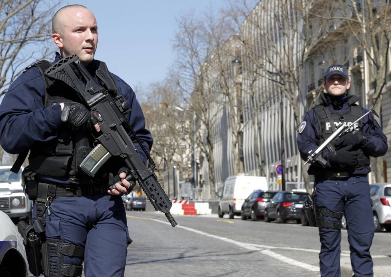 Rodbina šokirana uhićenjem pobožnog Alžirca nakon napada u Parizu
