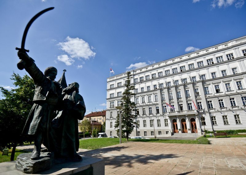Moody's povećao kreditni rejting Srbije s B1 na B3