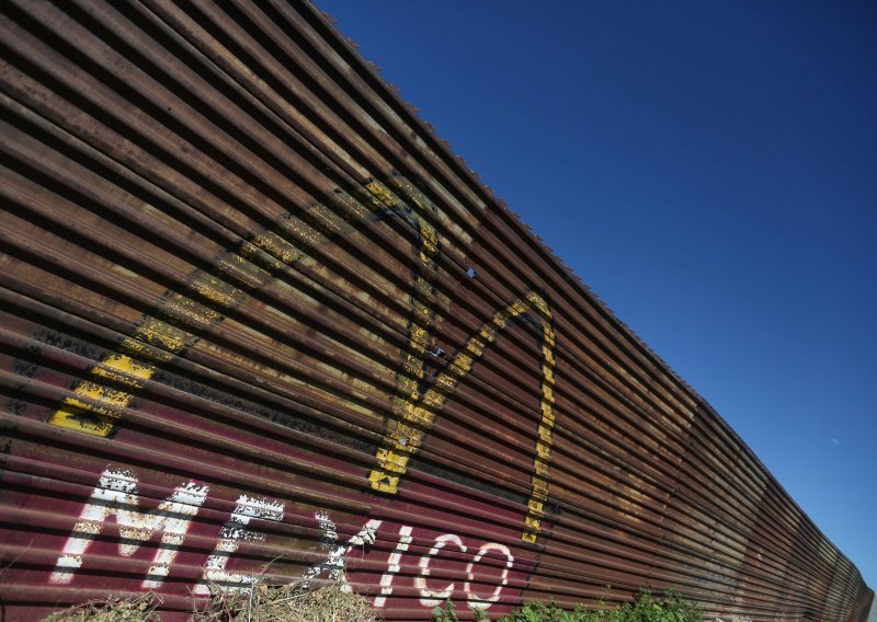 Meksiko upozorava domaće tvrtke da im nije u interesu graditi zid