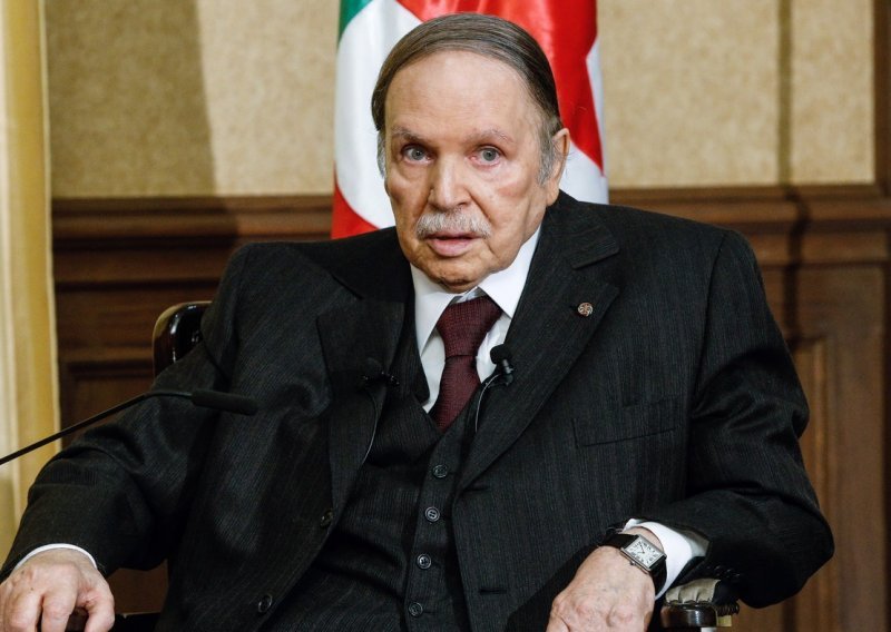 Bouteflika će do 28. travnja dati ostavku