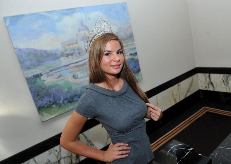 Bivša Miss Universe stigla u ZET na plaću od 10 tisuća kuna