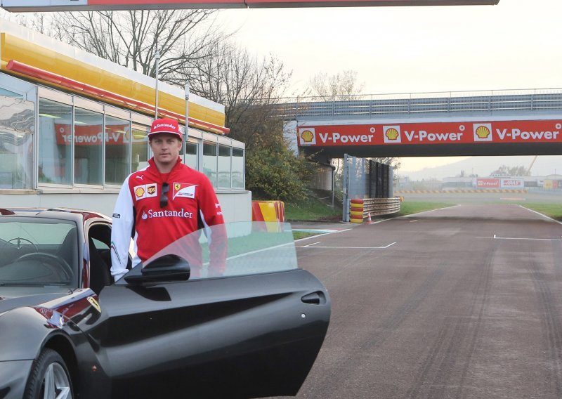 Tko bolje može iskoristiti sve mogućnosti cestovnog Ferrarija od vozača Ferrarija u Formuli 1?