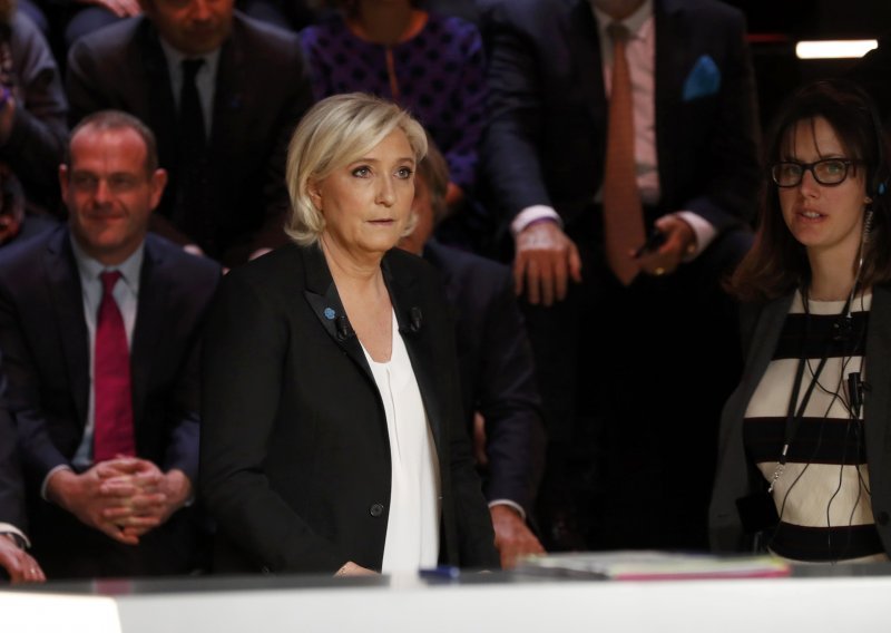 Pokušali zapaliti stožer Marine Le Pen, najavili da ne odustaju