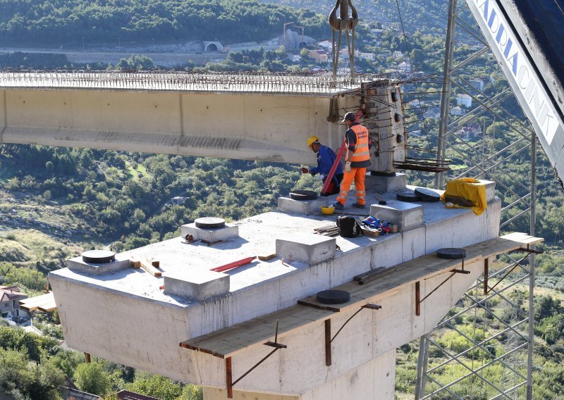 Radnici Viadukta boje se najgoreg, svaki dan deseci njih odlaze