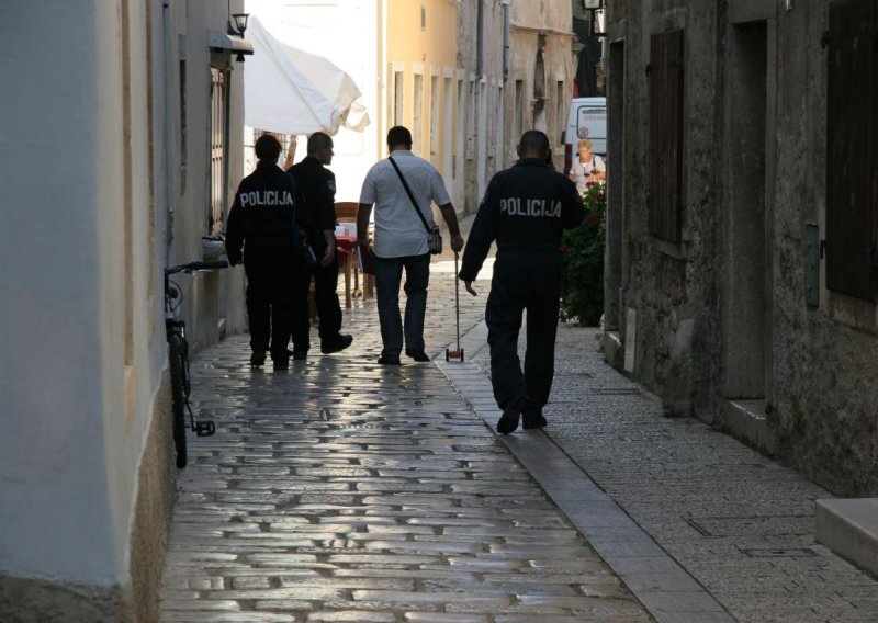 Bračni par zatočio i zlostavljao ženu u Poreču