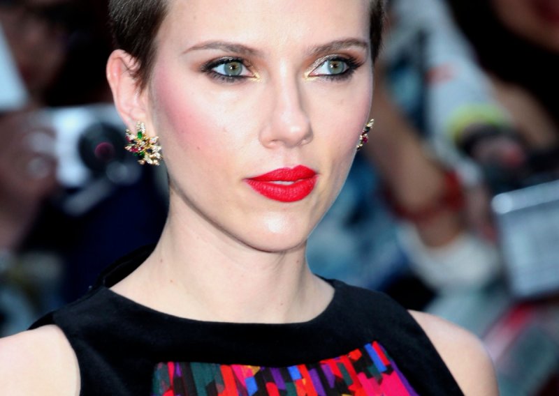 Scarlett Johansson otvara – pečenjaru kokica!