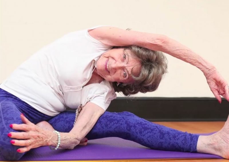 Ima li bolje motivacije za jogu od 98-godišnje instruktorice?