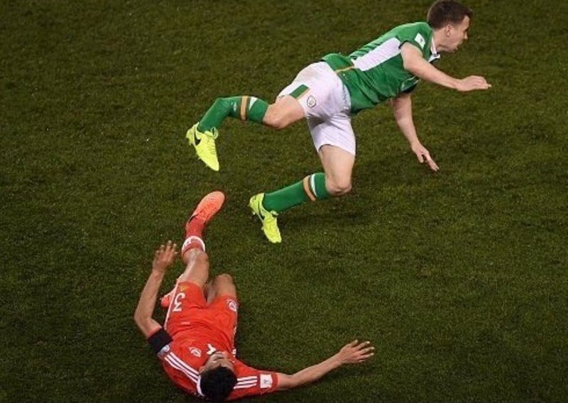 Zbog stravičnog loma noge irskog braniča utihnuo stadion u Dublinu