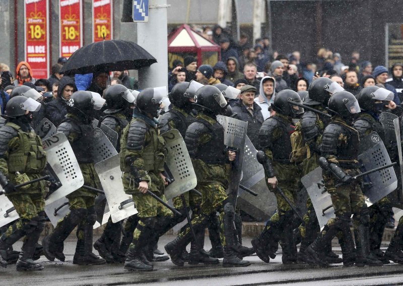 Stotine prosvjednika protiv Lukašenka uhićene u Minsku