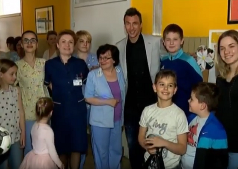 Mario Mandžukić našao način da razveseli malene pacijente