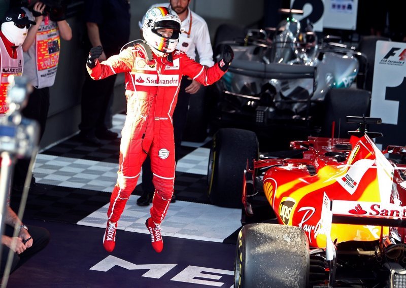 Ferrari ispred dva Mercedesa! Vettelu pobjeda na otvaranju sezone