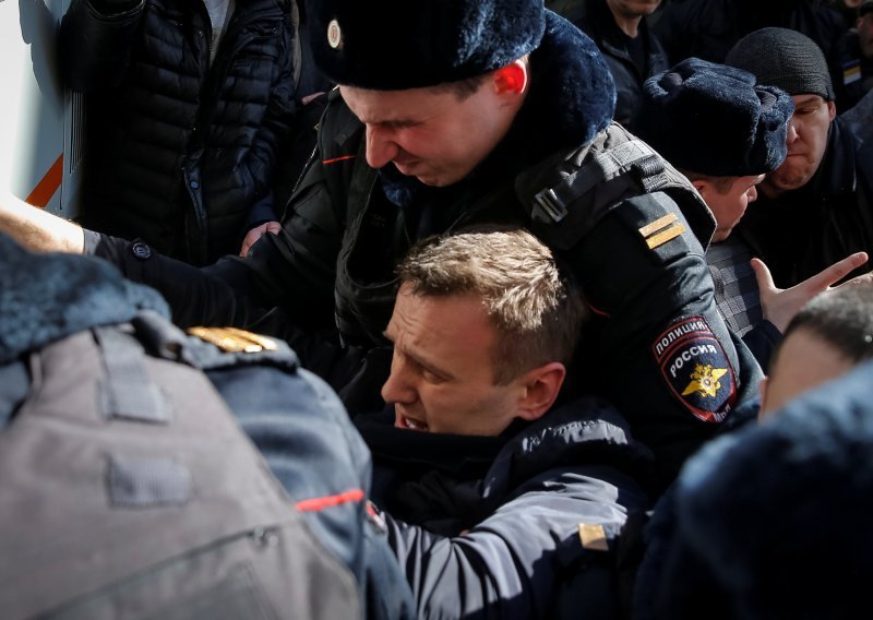 Čelnik ruske oporbe Navaljni osuđen na 20 dana zatvora
