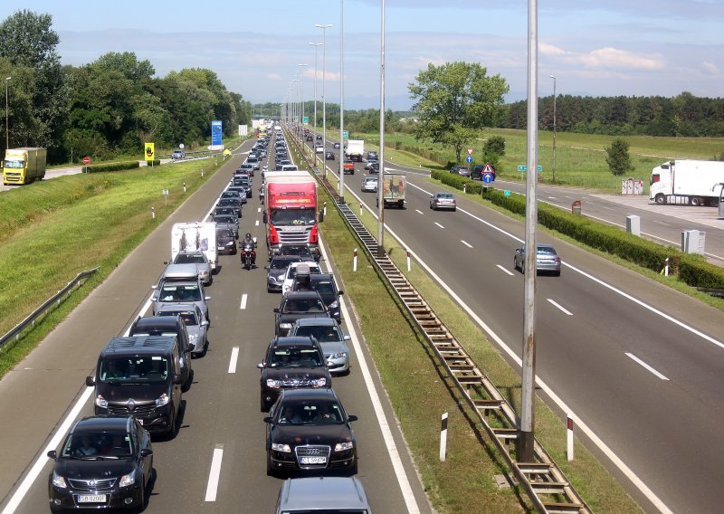 Otežana vožnja kod Lučkog zbog prometne nezgode, kod Svetog Roka ograničenje 40km/h